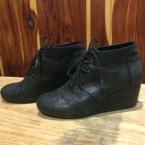 Shimmer black Toms wedges 🖤